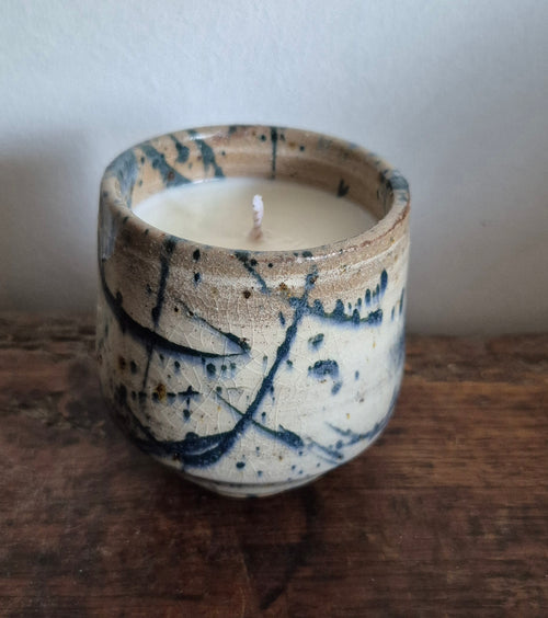 Bougie artisanale L’Éveil au sommet – Collection Les Aériennes (céramique artisanale & cire végétale)