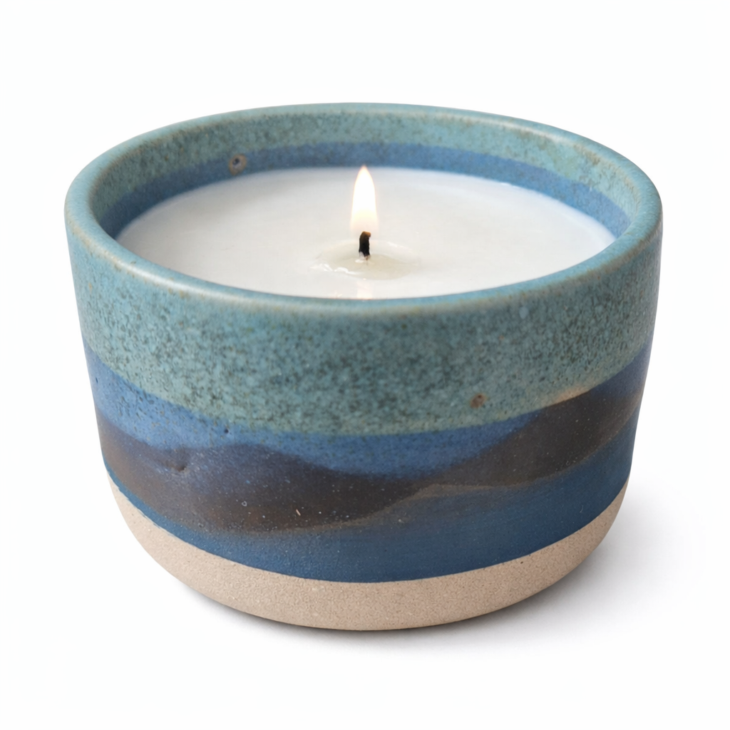 Bougie artisanale Thalassa – Collection Les Océaniques (céramique & cire végétale)